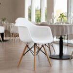 silla eames con brazo blanca
