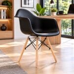 silla eames con brazo negra