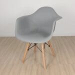 silla eames con brazos gris