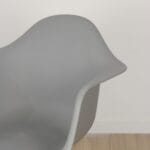 silla eames con brazos gris