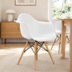 silla eames con brazo blanca