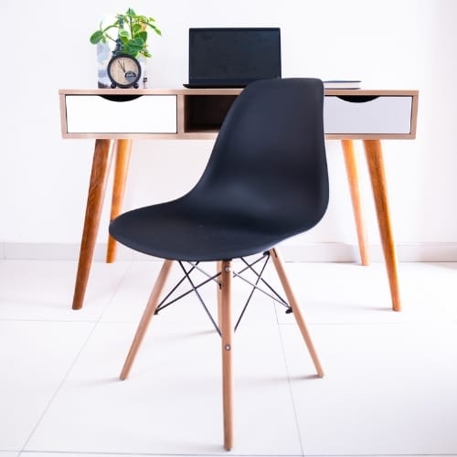 silla eames negra clasica
